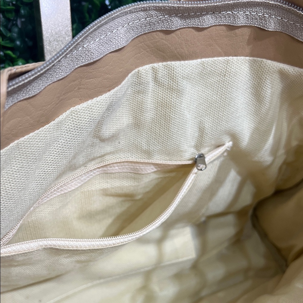 Elegant Tan Women's Bag with Bow Accent Gambas Craft Bohemian NWT - Picture 6 of 14